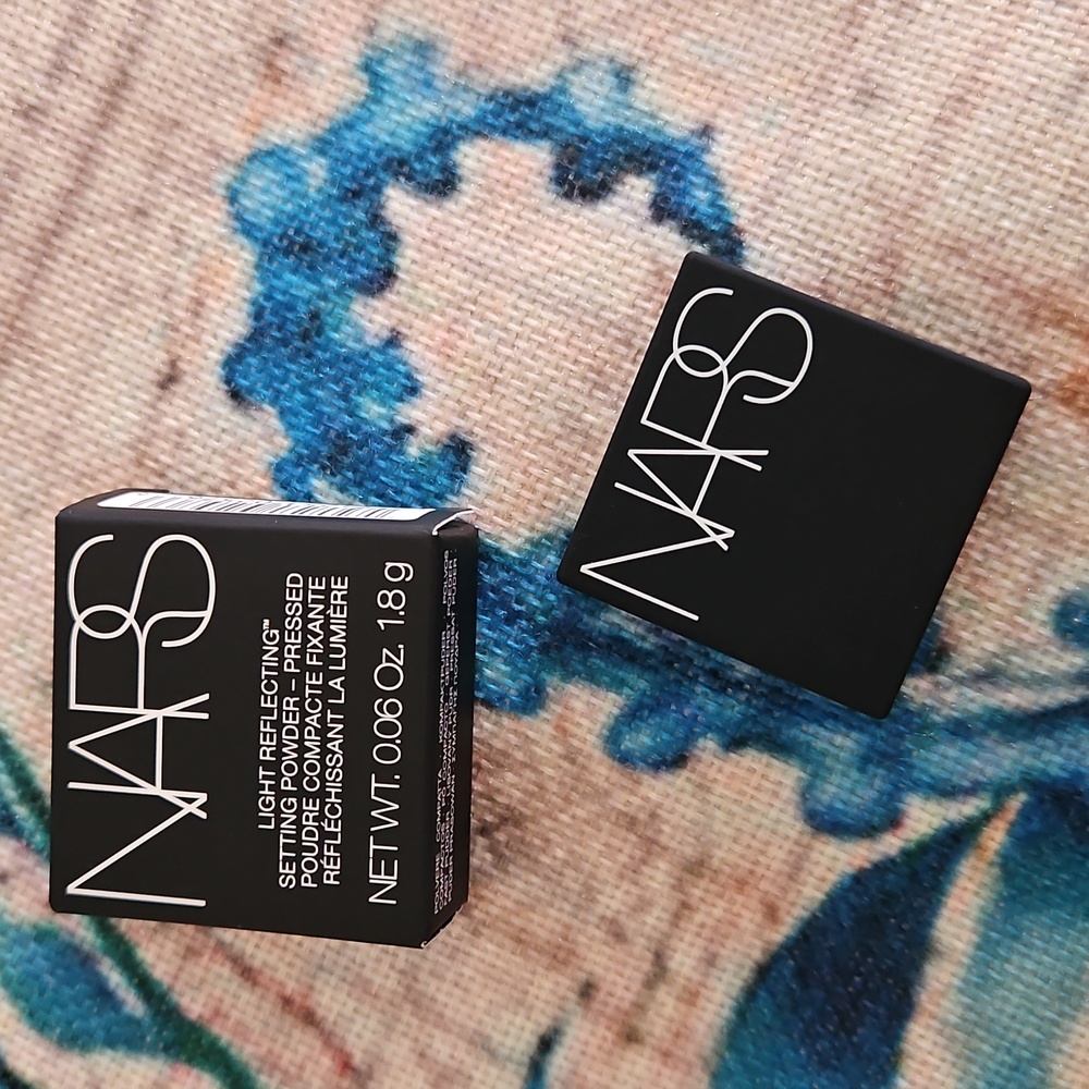 NARS Light Reflecting Setting Pressed Powder - Picture 4 of 12